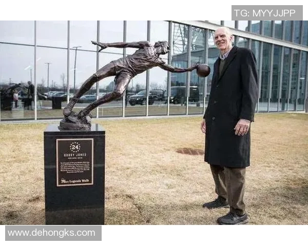 齐达内的传奇之路：从球场到教练的辉煌与独特人生轨迹